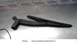 Usagé Bras essuie-glace arrière Renault Twingo II (CN) 1.2 Prix sur demande proposé par Autodemontage M.J. Rutte B.V.