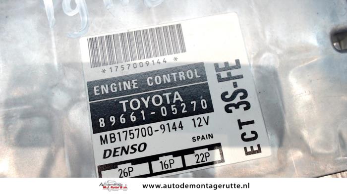 Zündschloss + Steuergerät van een Toyota Avensis (T22) 2.0 16V 1999