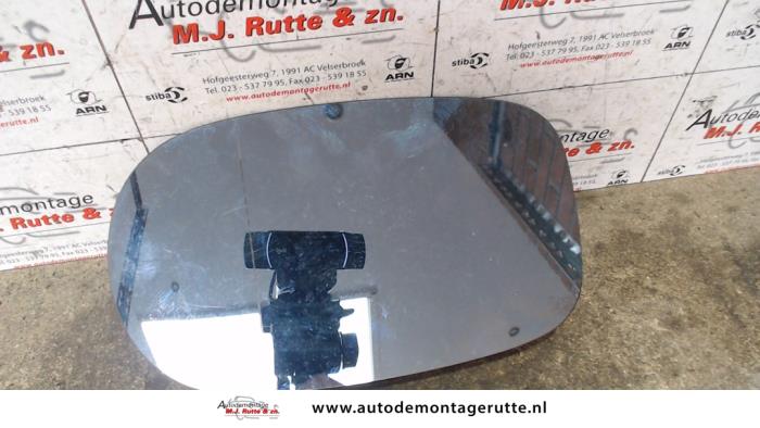 Używane Szyba lusterka lewego Alfa Romeo 166 2.4 JTD Cena na żądanie oferowane przez Autodemontage M.J. Rutte B.V.