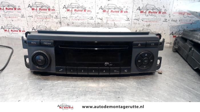 Używane Radio Smart Forfour (454) 1.3 16V Cena na żądanie oferowane przez Autodemontage M.J. Rutte B.V.