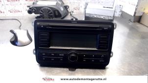 Usagé Radio Skoda Fabia II (5J) 1.2i 12V Prix sur demande proposé par Autodemontage M.J. Rutte B.V.