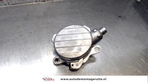 Used High pressure pump Renault Laguna II Grandtour (KG) 2.2 dCi 150 16V Price on request offered by Autodemontage M.J. Rutte B.V.