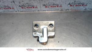 Gebrauchte Schließmechanik Heckklappe Opel Astra F (56/57) 1.6i Preis auf Anfrage angeboten von Autodemontage M.J. Rutte B.V.