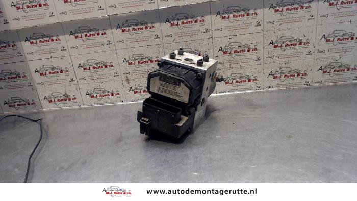 Begagnade ABS-pump Toyota Corolla (E12) 1.4 16V VVT-i Pris på förfrågan erbjuds av Autodemontage M.J. Rutte B.V.