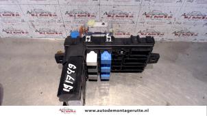 Usagé Boîte à fusibles Hyundai Santa Fe I 2.0 16V 4x2 Prix sur demande proposé par Autodemontage M.J. Rutte B.V.