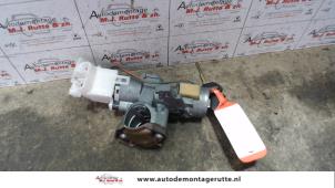 Used Ignition lock + key Mazda 323 F (BA14) 1.5i GLX,GT 16V Price on request offered by Autodemontage M.J. Rutte B.V.