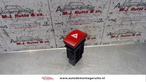 Gebrauchte Panikbeleuchtung Schalter Kia Picanto (BA) 1.1 12V Preis auf Anfrage angeboten von Autodemontage M.J. Rutte B.V.