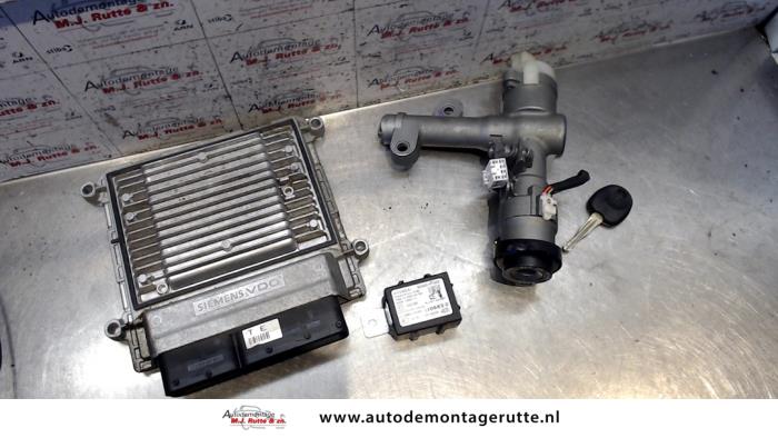 Used Ignition lock + computer Hyundai Sonata 2.4 16V CVVT Price on request offered by Autodemontage M.J. Rutte B.V.
