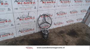Gebrauchte Emblem Mercedes S-Klasse Preis auf Anfrage angeboten von Autodemontage M.J. Rutte B.V.
