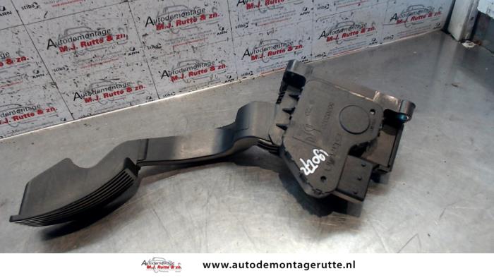 Begagnade Gaspedal Opel Corsa D 1.2 16V Pris på förfrågan erbjuds av Autodemontage M.J. Rutte B.V.