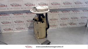 Używane Elektryczna pompa paliwa Renault Laguna II (BG) 1.6 16V Cena na żądanie oferowane przez Autodemontage M.J. Rutte B.V.