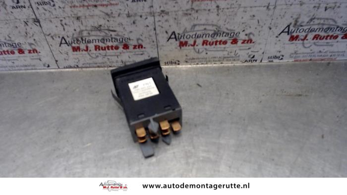 Interruptor de luz de pánico de un Volkswagen Sharan (7M8/M9/M6) 1.9 TDI 115 2000