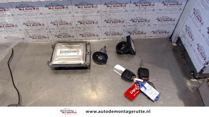 Used Ignition lock + computer Opel Astra G (F08/48) 2.2 16V Price on request offered by Autodemontage M.J. Rutte B.V.