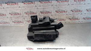 Used Front door lock mechanism 4-door, right Fiat Croma (194) 2.2 MPI 16V Price on request offered by Autodemontage M.J. Rutte B.V.