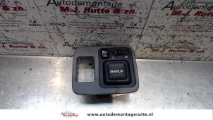 Usados Interruptor de retrovisor Honda HR-V (GH) 1.6 16V 4x4 Precio de solicitud ofrecido por Autodemontage M.J. Rutte B.V.