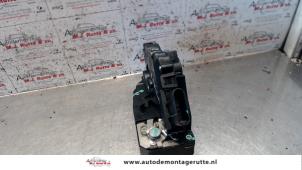 Used Door lock mechanism 2-door, right Smart Fortwo Coupé (451.3) 1.0 Micro Hybrid Drive Price on request offered by Autodemontage M.J. Rutte B.V.