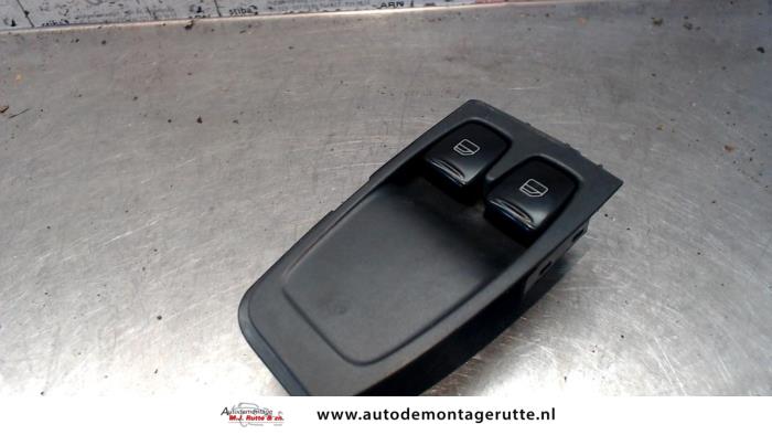 Usados Interruptor combinado de ventanillas Smart Fortwo Coupé (451.3) 1.0 Micro Hybrid Drive Precio de solicitud ofrecido por Autodemontage M.J. Rutte B.V.