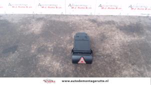 Używane Przelacznik swiatel awaryjnych Seat Ibiza Cena na żądanie oferowane przez Autodemontage M.J. Rutte B.V.