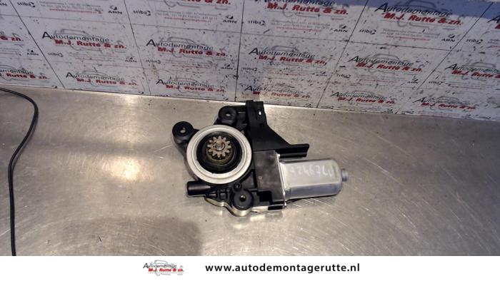 Usados Motor de ventanilla de puerta Volvo S80 (AR/AS) 2.4 D5 20V 180 Precio de solicitud ofrecido por Autodemontage M.J. Rutte B.V.
