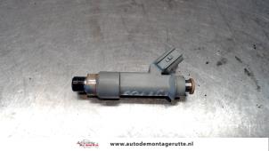 Used Injector (petrol injection) Toyota Yaris II (P9) 1.0 12V VVT-i Price € 15,00 Margin scheme offered by Autodemontage M.J. Rutte B.V.