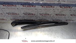 Used Rear wiper arm Fiat Fiorino (225) 1.3 JTD 16V Multijet Price on request offered by Autodemontage M.J. Rutte B.V.