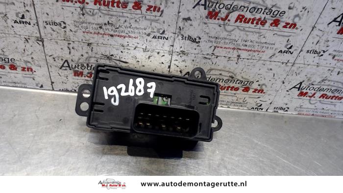 Multi-functional window switch from a Dodge Ram Van 2.8 CRD 16V Autom. 2005