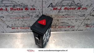 Gebrauchte Panikbeleuchtung Schalter Volkswagen Passat (3B2) 1.8 20V Preis auf Anfrage angeboten von Autodemontage M.J. Rutte B.V.