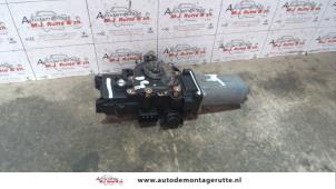 Used Door window motor BMW 3 serie (E36/2) 320i 24V Price on request offered by Autodemontage M.J. Rutte B.V.