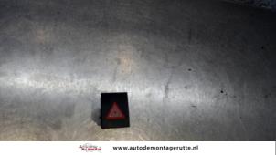 Gebrauchte Panikbeleuchtung Schalter Volkswagen Polo IV (9N1/2/3) 1.4 TDI 70 Preis auf Anfrage angeboten von Autodemontage M.J. Rutte B.V.
