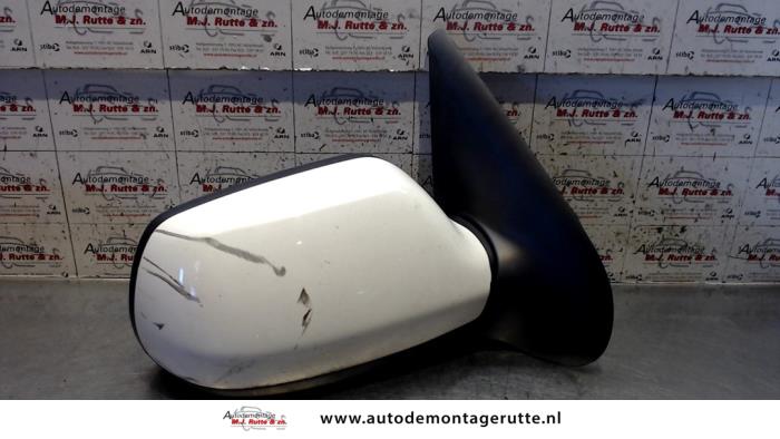 Wing mirror, right from a Mazda 2 (NB/NC/ND/NE) 1.4 16V 2004
