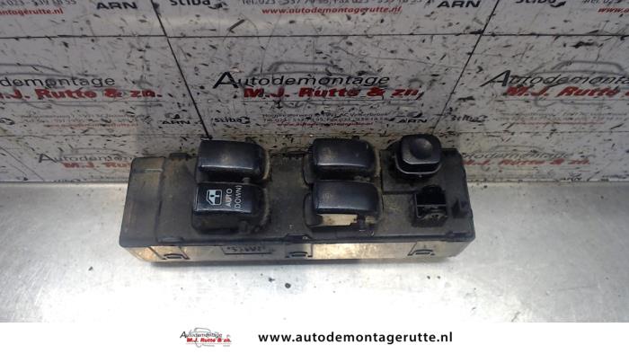Usados Interruptor combinado de ventanillas Kia Joice 2.0 16V Precio de solicitud ofrecido por Autodemontage M.J. Rutte B.V.