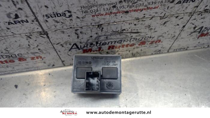 Interruptor combinado de ventanillas de un Volkswagen Polo IV (9N1/2/3) 1.4 16V 75 2005