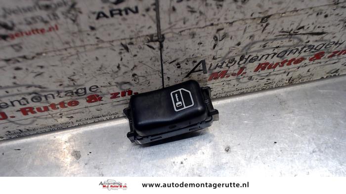 Central locking switch from a Mercedes-Benz S (W140) 5.0 S 500,Lang 32V 1994
