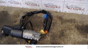 Used Ignition lock + key Peugeot 206 (2A/C/H/J/S) 1.4 HDi Price on request offered by Autodemontage M.J. Rutte B.V.