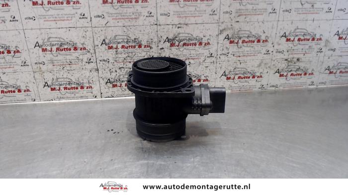 Airflow meter from a Seat Leon (1P1) 1.9 TDI 105 2007