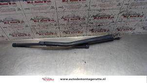 Used Rear wiper arm BMW 1 serie (E81) 118i 16V Price on request offered by Autodemontage M.J. Rutte B.V.