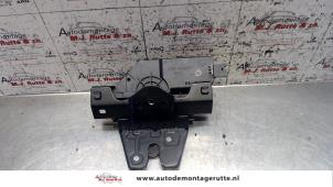 Used Tailgate lock mechanism BMW 1 serie (E81) 118i 16V Price on request offered by Autodemontage M.J. Rutte B.V.