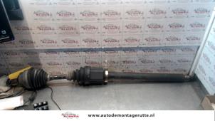 Used Front drive shaft, right Volvo S60 I (RS/HV) 2.3 T5 20V Price on request offered by Autodemontage M.J. Rutte B.V.