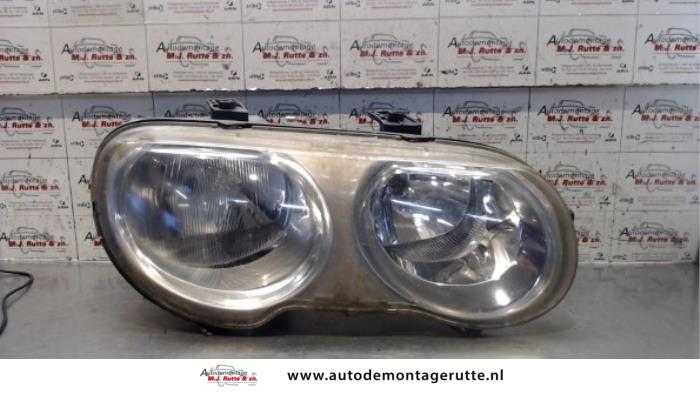 Używane Reflektor prawy Rover 25 1.8 16V Steptronic Cena na żądanie oferowane przez Autodemontage M.J. Rutte B.V.