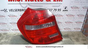 Used Taillight, left BMW 1 serie (E81) 118i 16V Price on request offered by Autodemontage M.J. Rutte B.V.