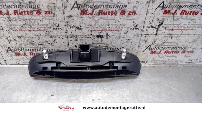 Tailgate switch from a Citroën C3 Pluriel (HB) 1.4 2007
