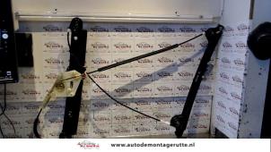 Used Window mechanism 2-door, front right BMW 1 serie (E81) 118i 16V Price on request offered by Autodemontage M.J. Rutte B.V.