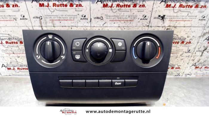 Heater control panel from a BMW 1 serie (E81) 118i 16V 2007