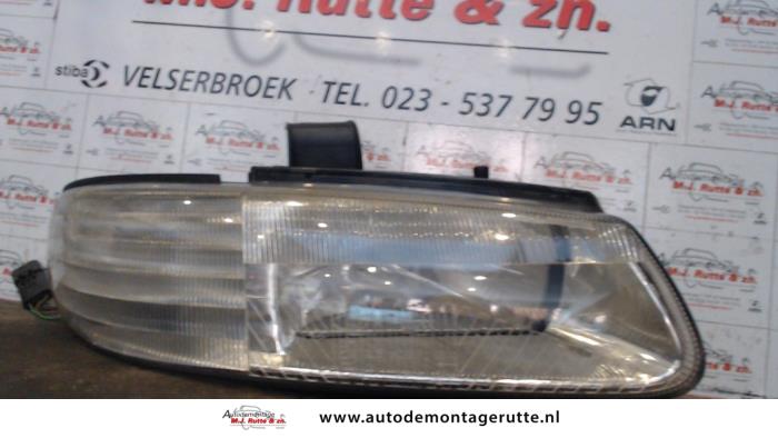 Używane Reflektor prawy Dodge Mini Ram Van 2.5 TD Cena na żądanie oferowane przez Autodemontage M.J. Rutte B.V.