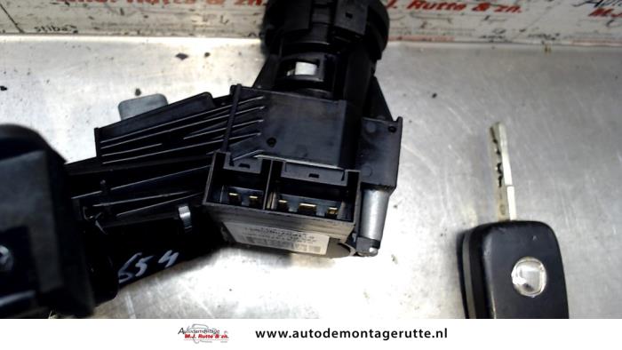 Set of cylinder locks (complete) from a Fiat Fiorino (225) 1.3 JTD 16V Multijet 2012