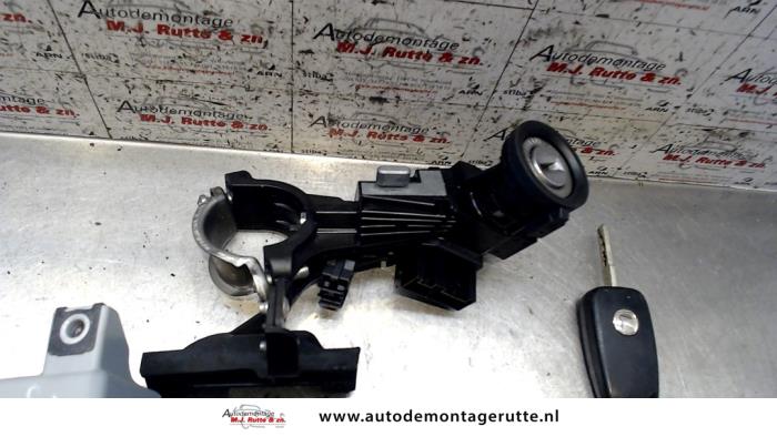 Set of cylinder locks (complete) from a Fiat Fiorino (225) 1.3 JTD 16V Multijet 2012