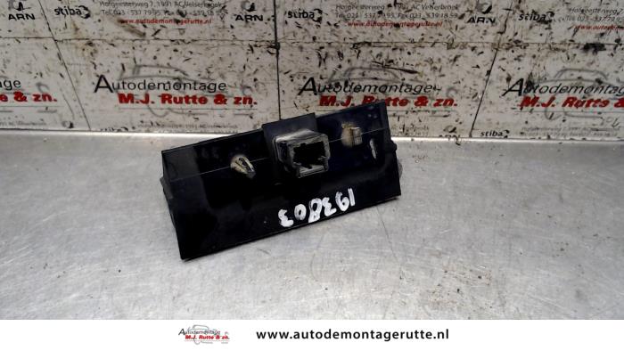 Tailgate switch from a Peugeot 407 SW (6E) 2.0 HDiF 16V 2002