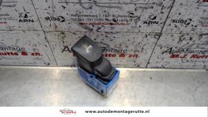 Used Electric window switch Iveco New Daily III 35S12V Price on request offered by Autodemontage M.J. Rutte B.V.