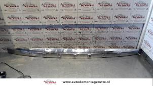 Used Tailgate handle Peugeot 407 SW (6E) 2.0 HDiF 16V Price on request offered by Autodemontage M.J. Rutte B.V.