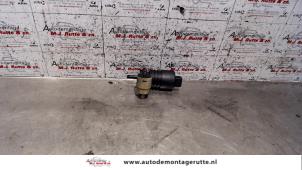 Used Windscreen washer pump Volkswagen Golf III (1H1) 1.6 i Price on request offered by Autodemontage M.J. Rutte B.V.